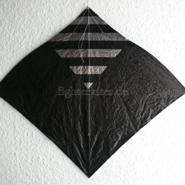 Segel: geätzt
Segelmaterial: Mylar
Bogenstab: Carbon 1,3 mm
Mittelstab: Bambus laminiert
Gesamtgewicht: 7,8 g Segel: geätzt
Segelmaterial: Mylar
Bogenstab: Carbon 1,3 mm
Mittelstab: Bambus laminiert
Gesamtgewicht: 7,8 g